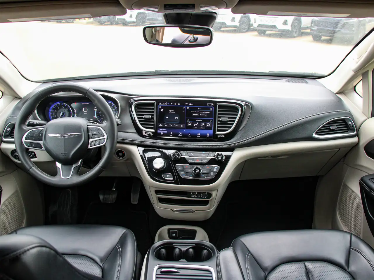 Chrysler Pacifica снимка Chrysler Pacifica