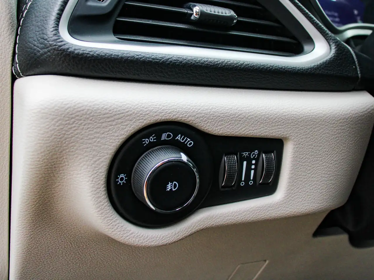 Chrysler Pacifica снимка Chrysler Pacifica