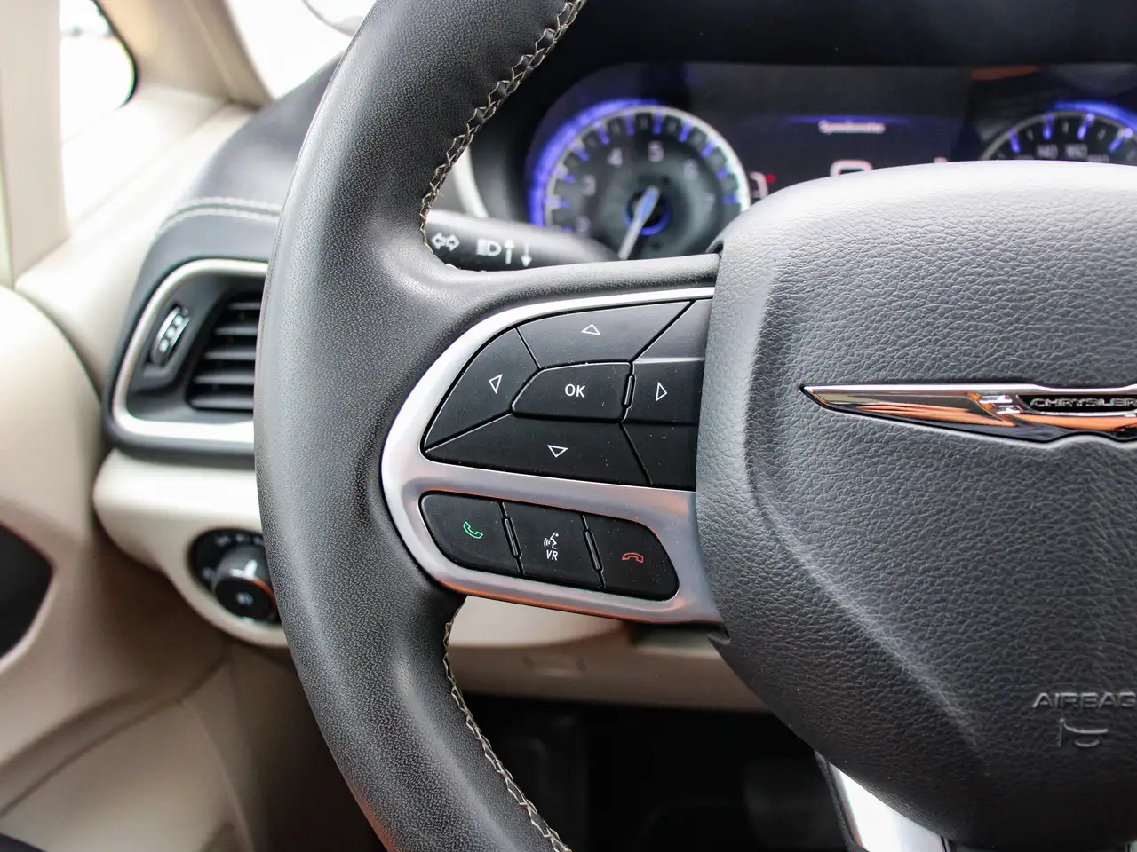 Chrysler Pacifica снимка Chrysler Pacifica