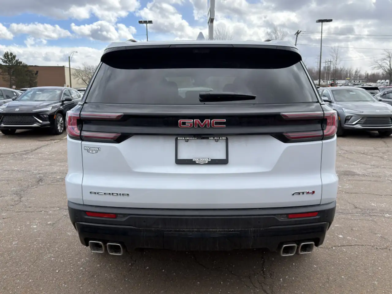GMC Acadia снимка GMC Acadia