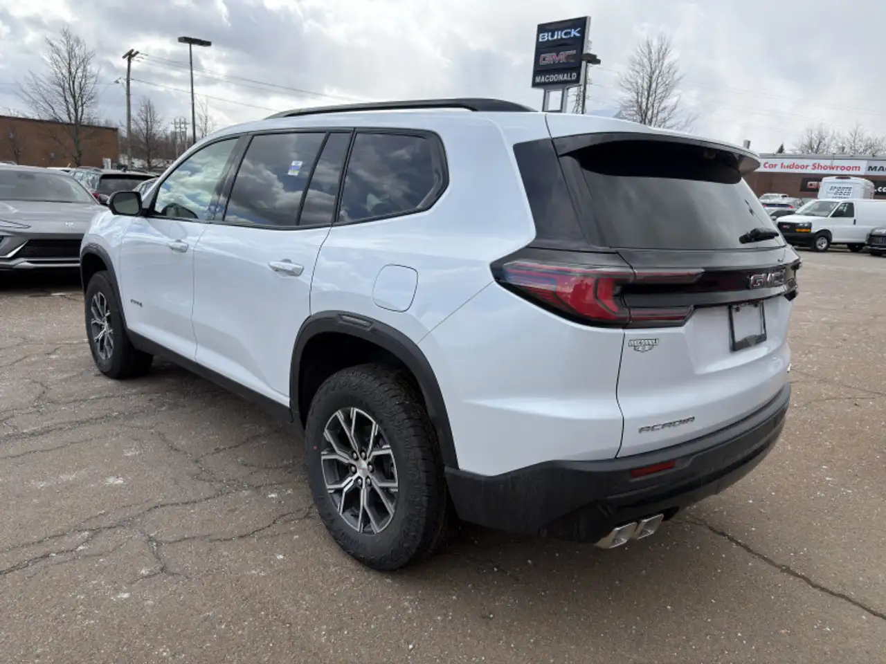 GMC Acadia снимка GMC Acadia