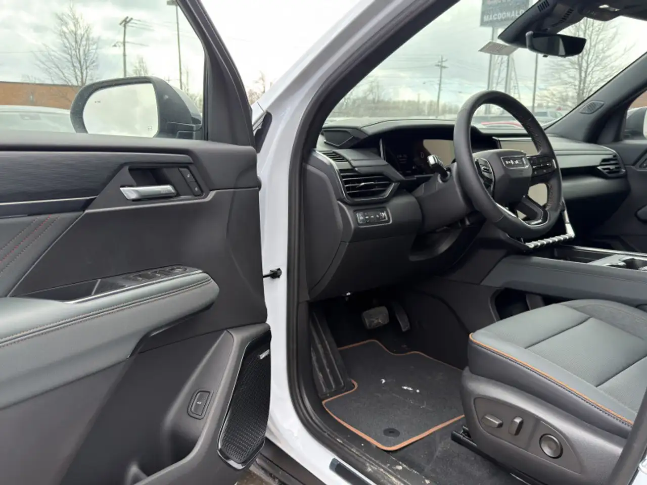 GMC Acadia снимка GMC Acadia
