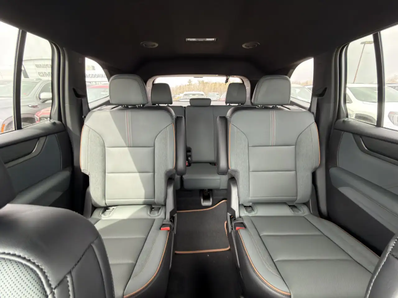 GMC Acadia снимка GMC Acadia