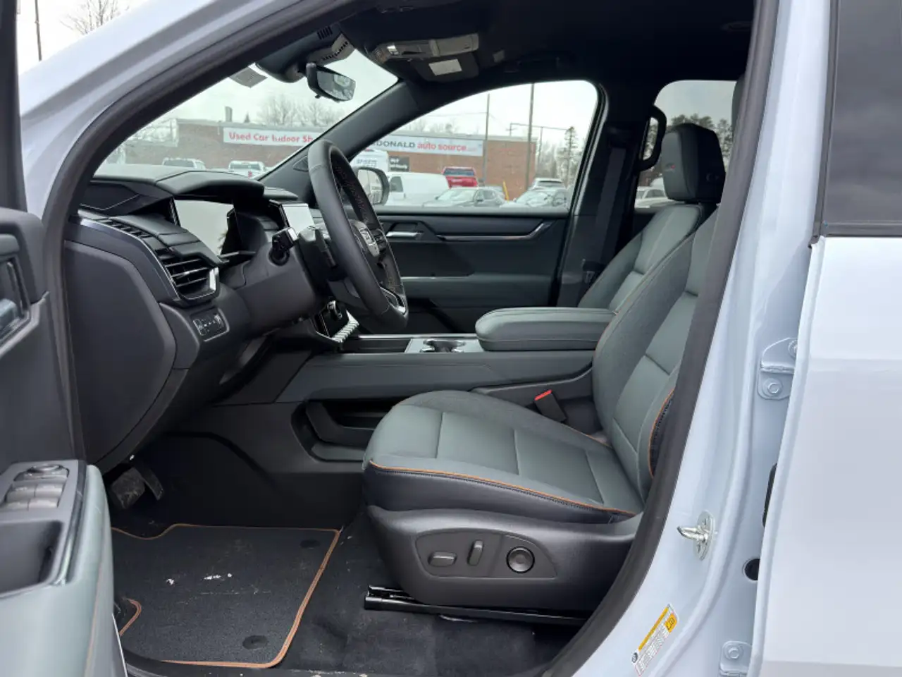 GMC Acadia снимка GMC Acadia