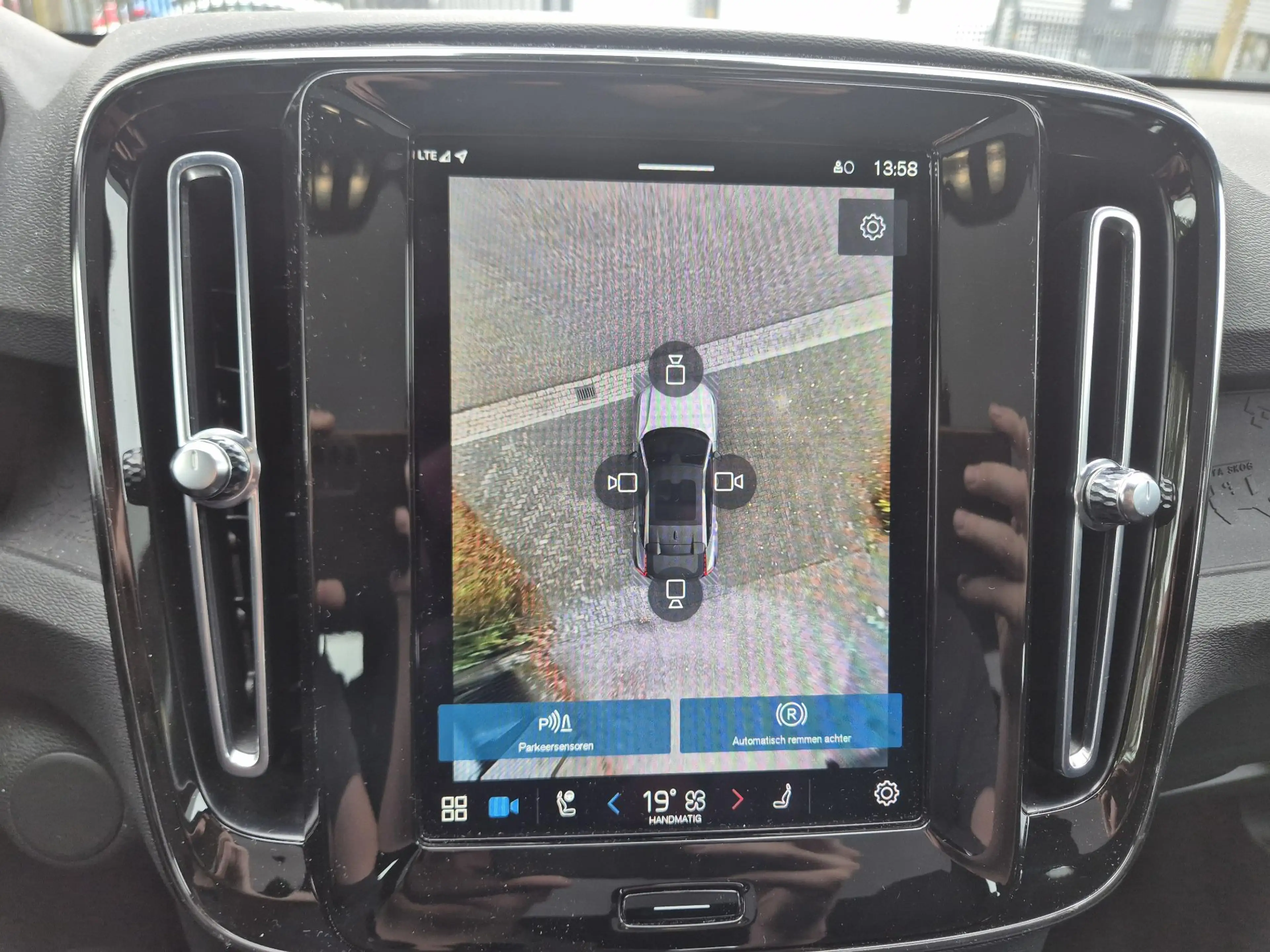 Volvo C40 Recharge Twin Ultimate 82 kWh AdaptiveCruise/BLIS/ — photo 11