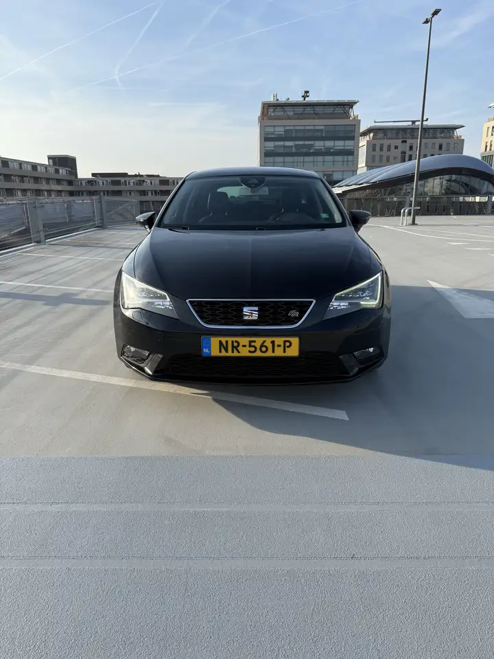 SEAT Leon 1.8 TSI FR — photo 1 of 13
