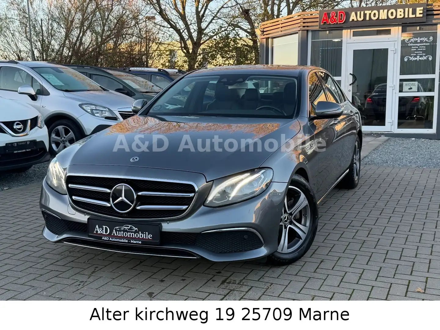 Mercedes-Benz E 300 d Lim. LED AHK KAM PDC SHZ ALU 1HAND TÜV Grau - 1