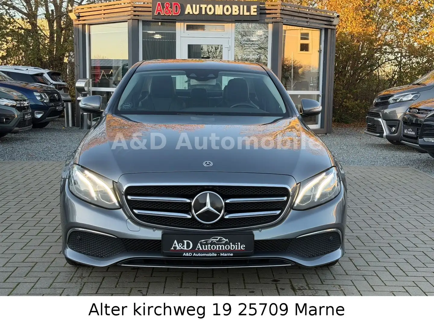 Mercedes-Benz E 300 d Lim. LED AHK KAM PDC SHZ ALU 1HAND TÜV Grau - 2