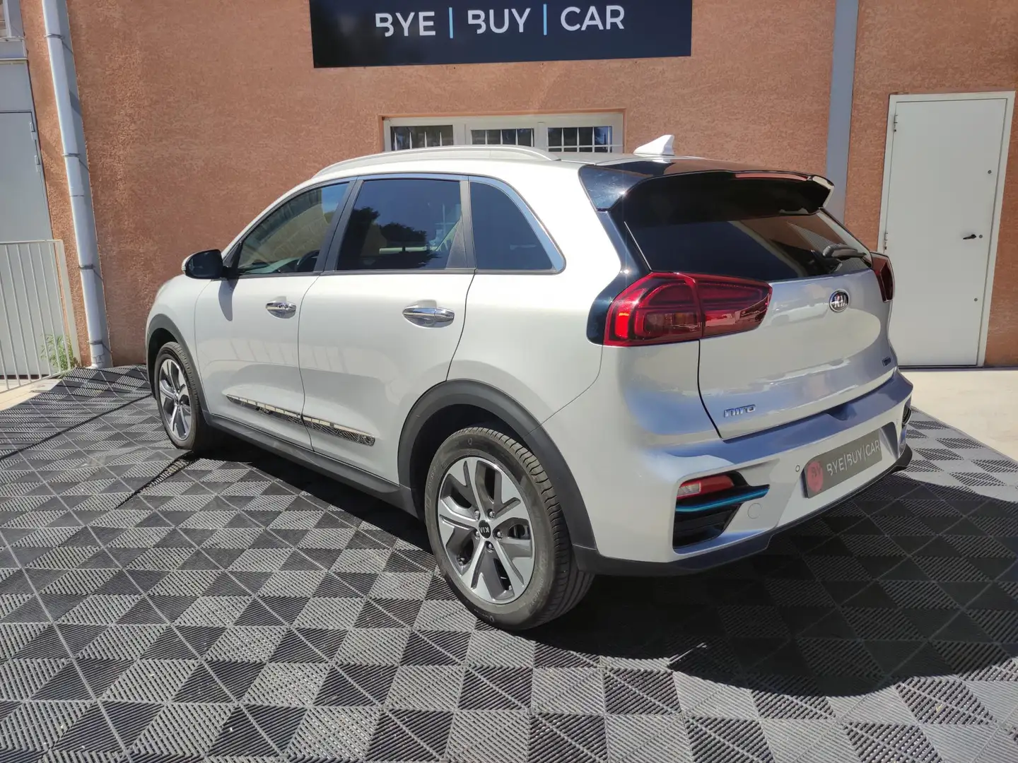 Kia Niro E-NIRO ELECTRIC 204 cv 39PPM 64KWH ACTIVE GARANTIE KIA 05/2027 Grigio - 2