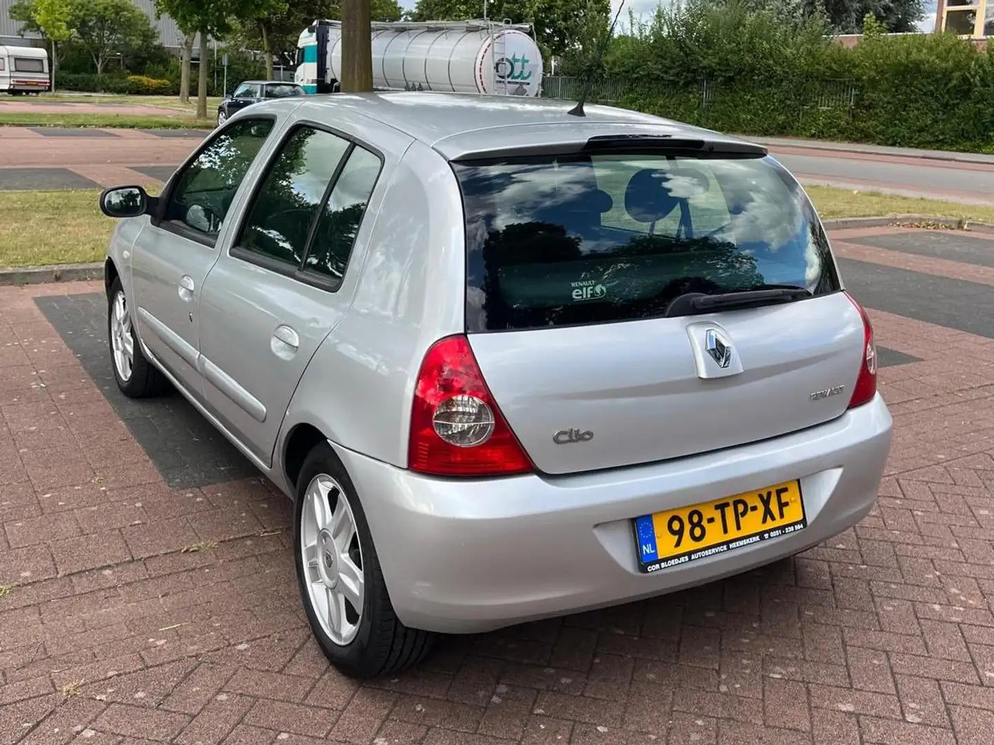 Renault Clio 1.2-16V Campus Grijs - 2