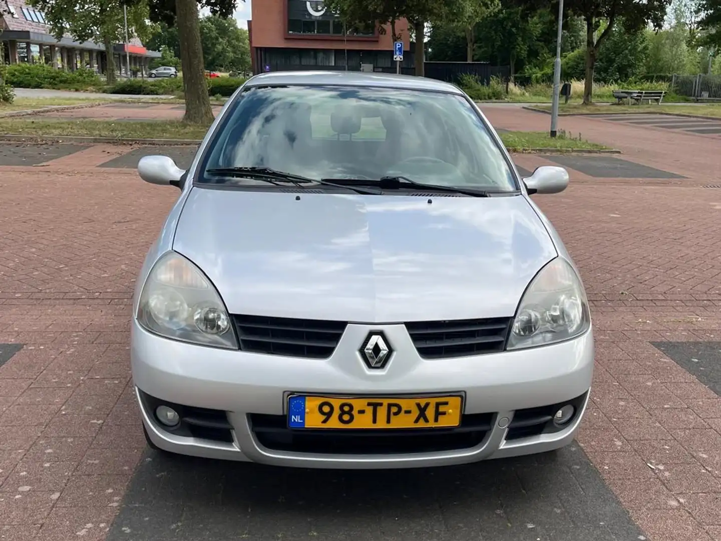 Renault Clio 1.2-16V Campus Grijs - 1