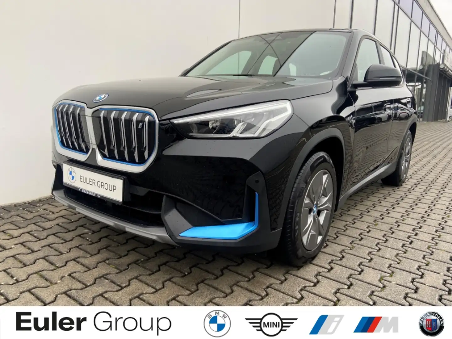 BMW iX1 xDrive 30 A LMR SHZ Parkass DAB ActiveGuard Schwarz - 1