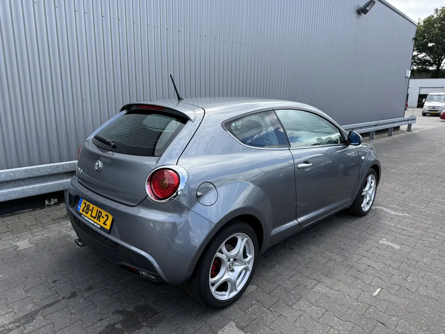 Alfa Romeo MiTo 1.4 T Distinctive Clima LM Cruise --Inruil Mogelij Grijs - 2