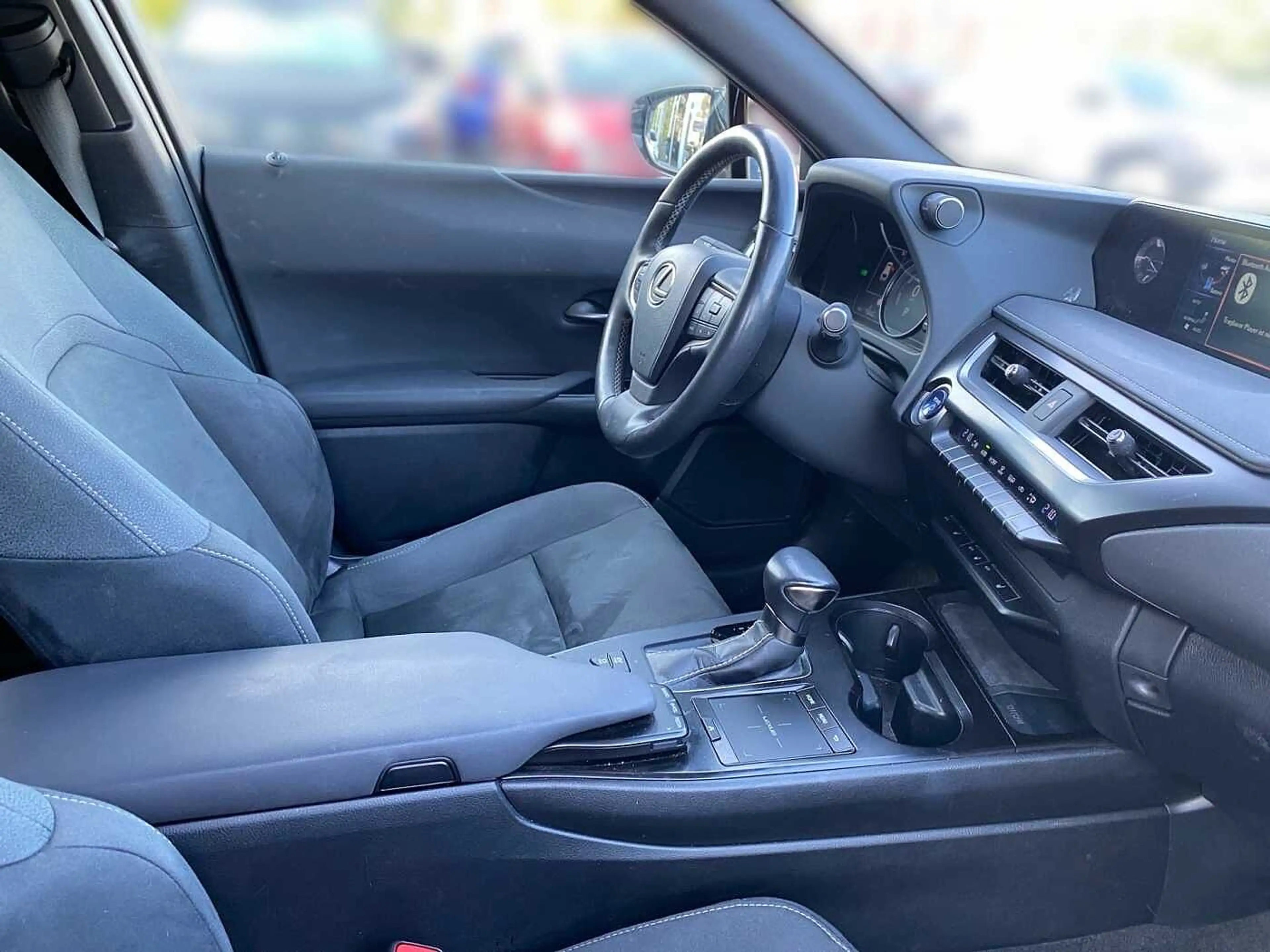 Lexus UX 250h 2.0 Hybrid Style Edition LED SHZ — photo 6