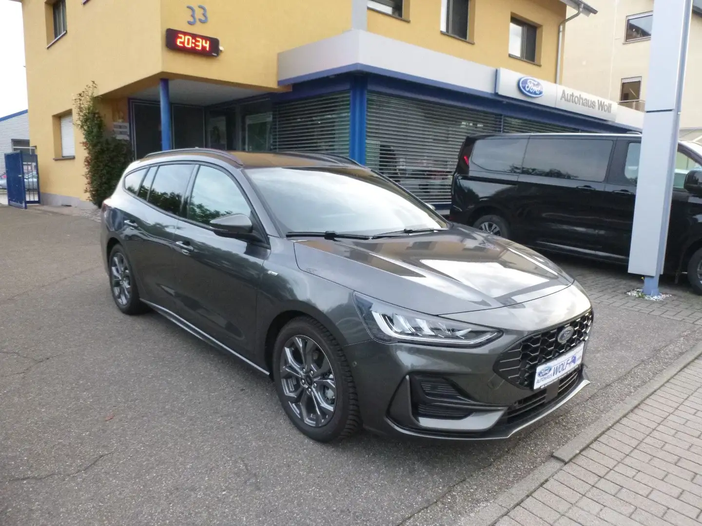 Ford Focus Turnier 1.0 EcoBoost MHEV ST-Line X Auto Gris - 1