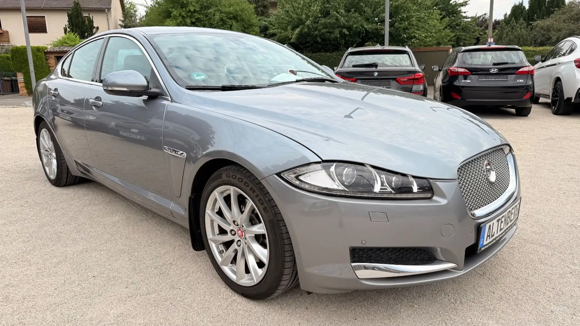 Jaguar XF 2.2 Diesel,Navi,Sitzheizung,TÜV bis 06.2026 Gris - 1