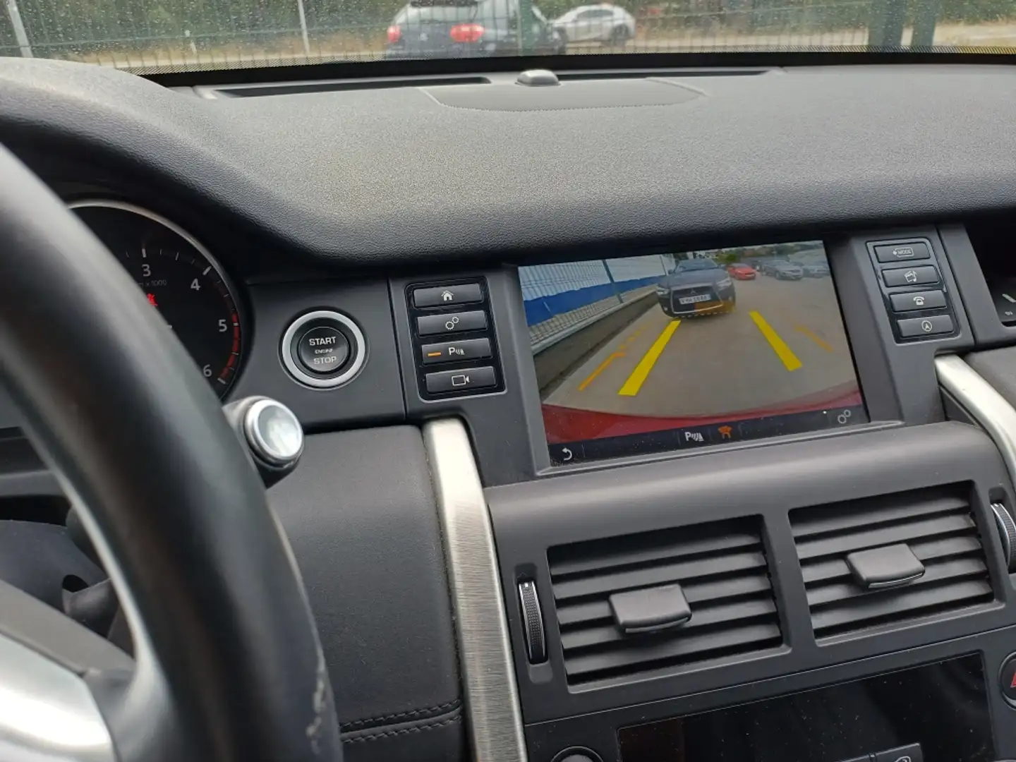 Land Rover Discovery Sport 2.0TD4 SE 4x4 Aut. 150 Burdeos - 2