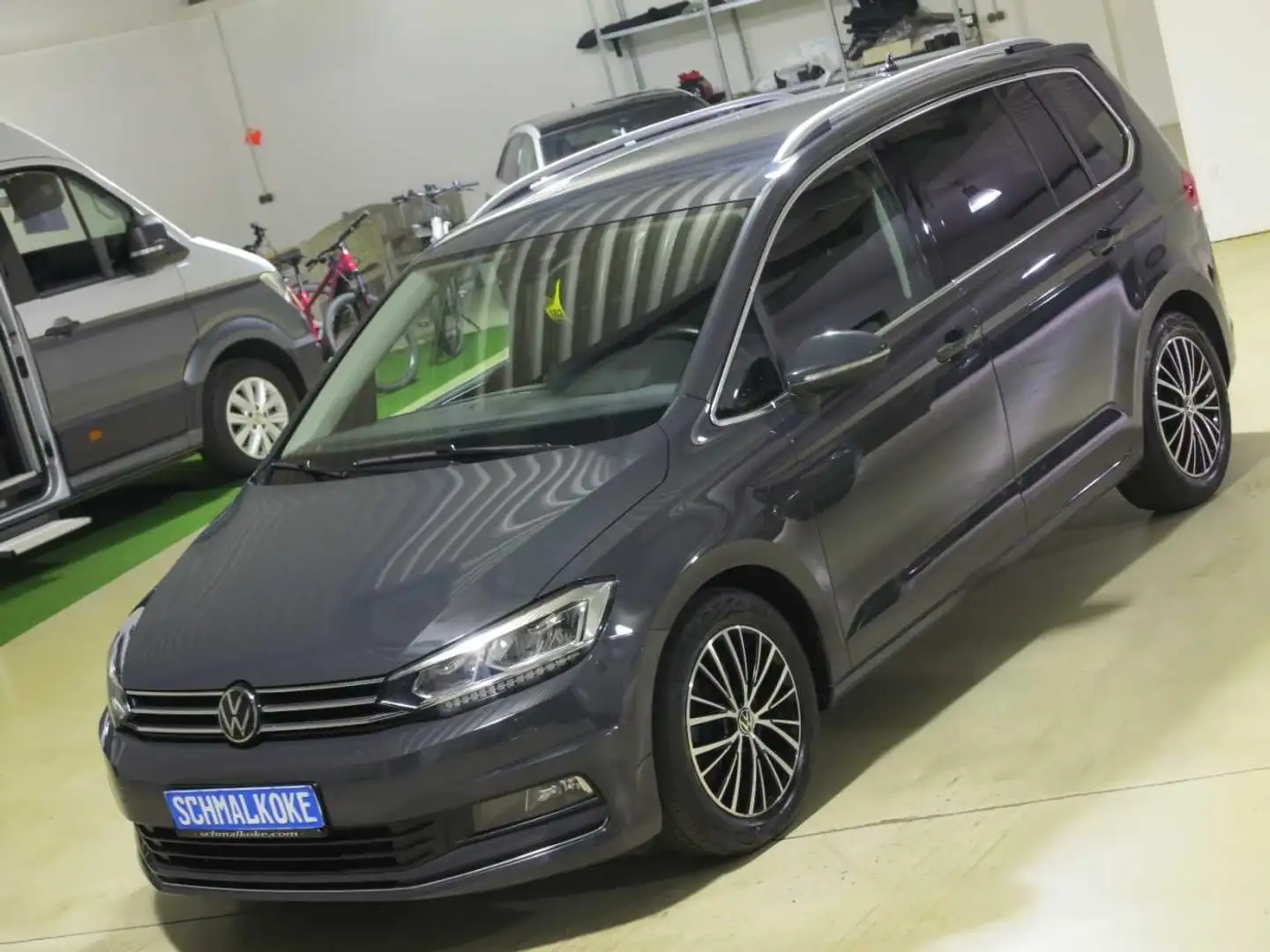 Volkswagen Touran 2.0 TDI SCR DSG7 HIGHL Navi DAB ACC LM17 Grau - 2