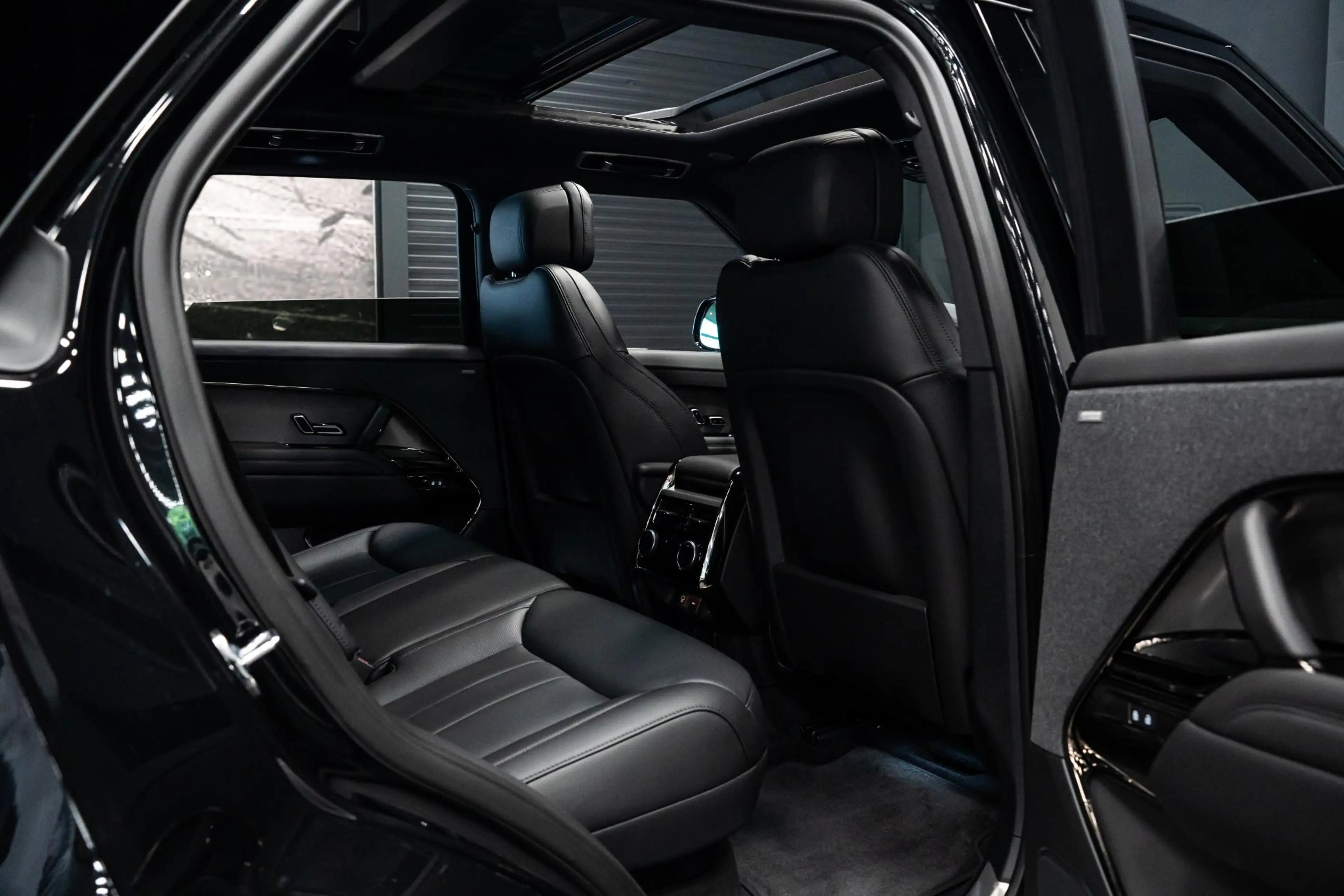 Land Rover Range Rover Sport 3.0 P460e Dynamic HSE PHEV *Panorama / Meridian 3D — photo 38
