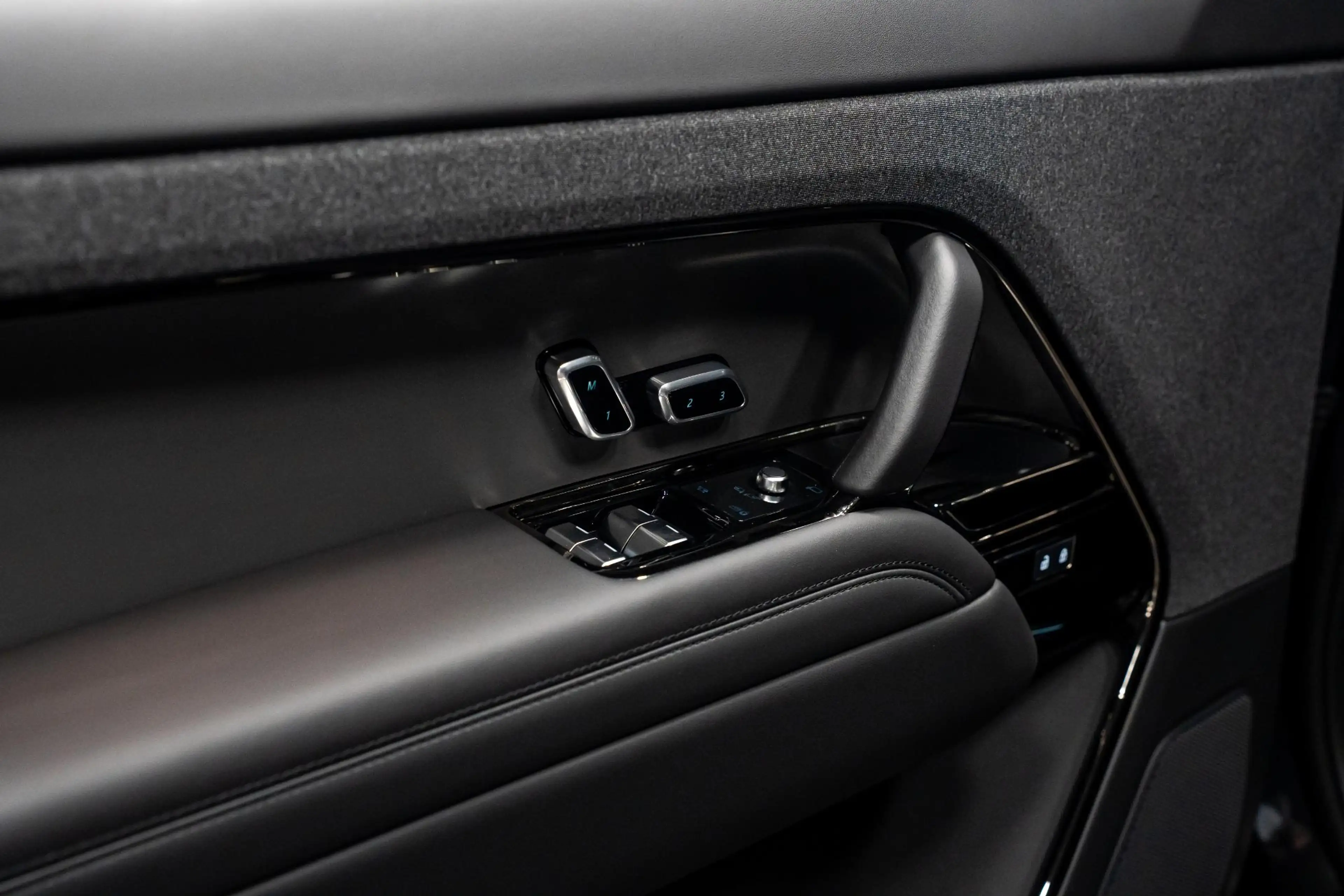 Land Rover Range Rover Sport 3.0 P460e Dynamic HSE PHEV *Panorama / Meridian 3D — photo 6