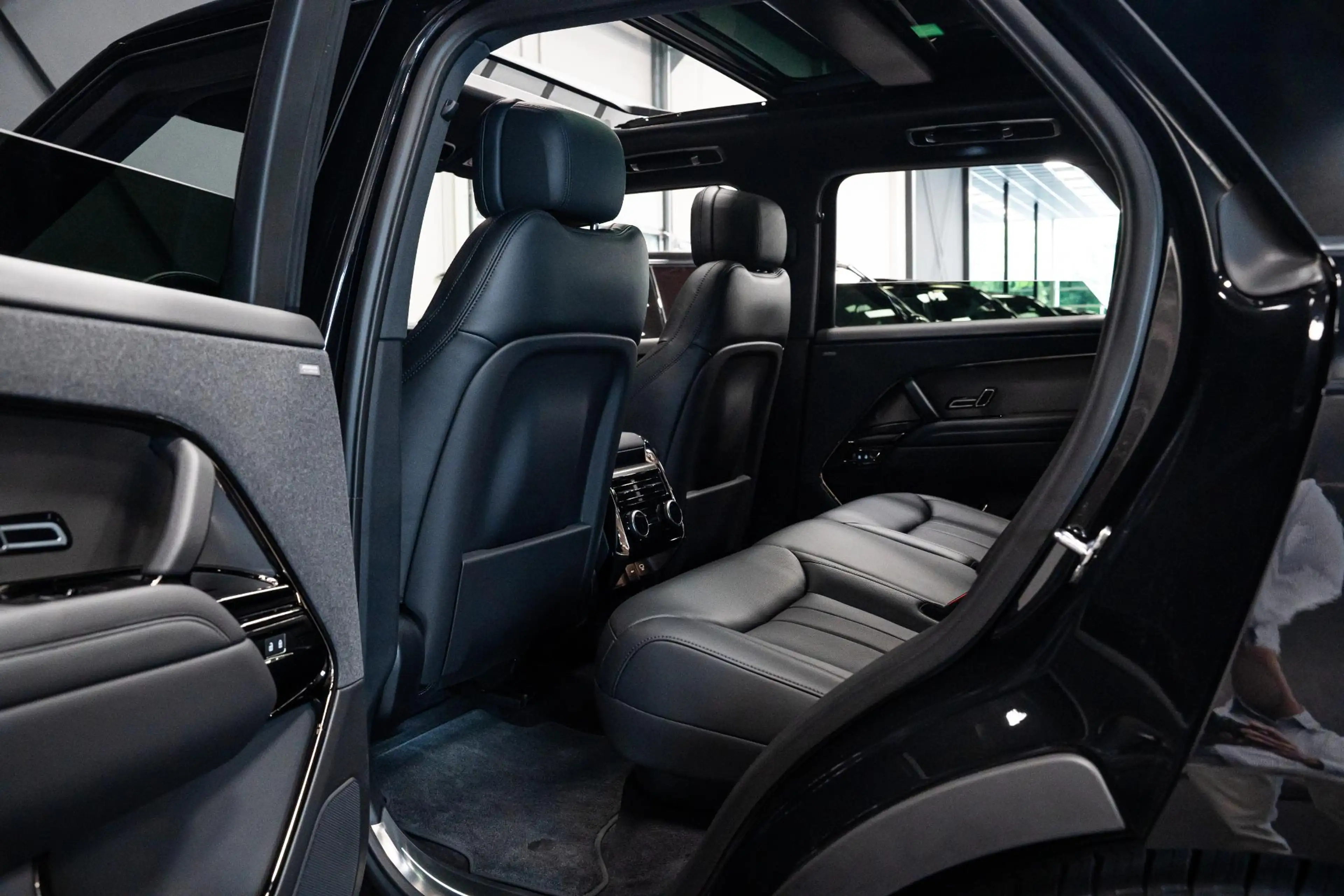Land Rover Range Rover Sport 3.0 P460e Dynamic HSE PHEV *Panorama / Meridian 3D — photo 18
