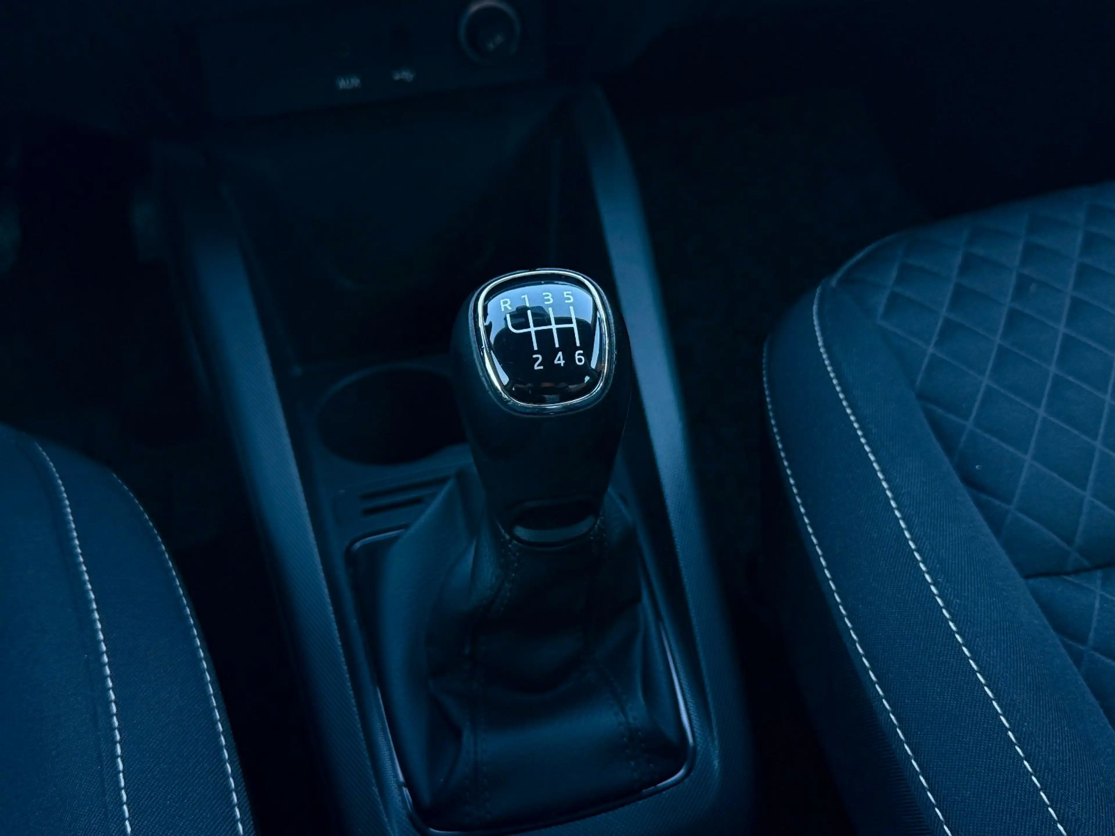 Skoda Fabia #APPLE-CARPLAY#TÜV-NEU#SERVICE-NEU#SHZ#8-FA — photo 15