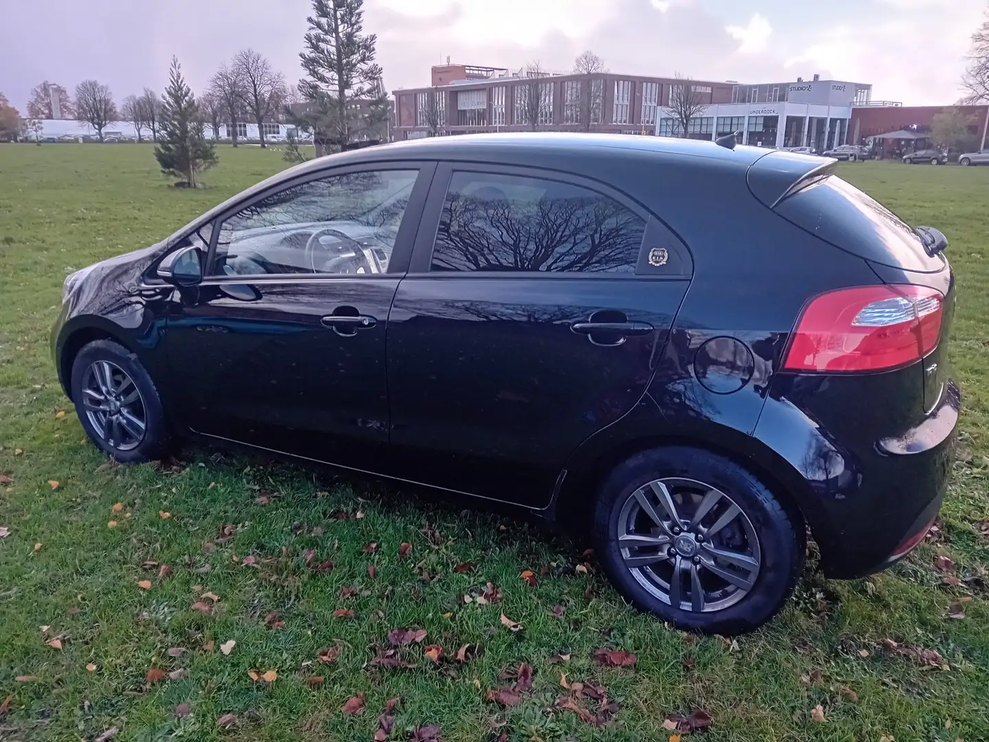 Kia Rio 1.2 CVVT Plus Pack Zwart - 2