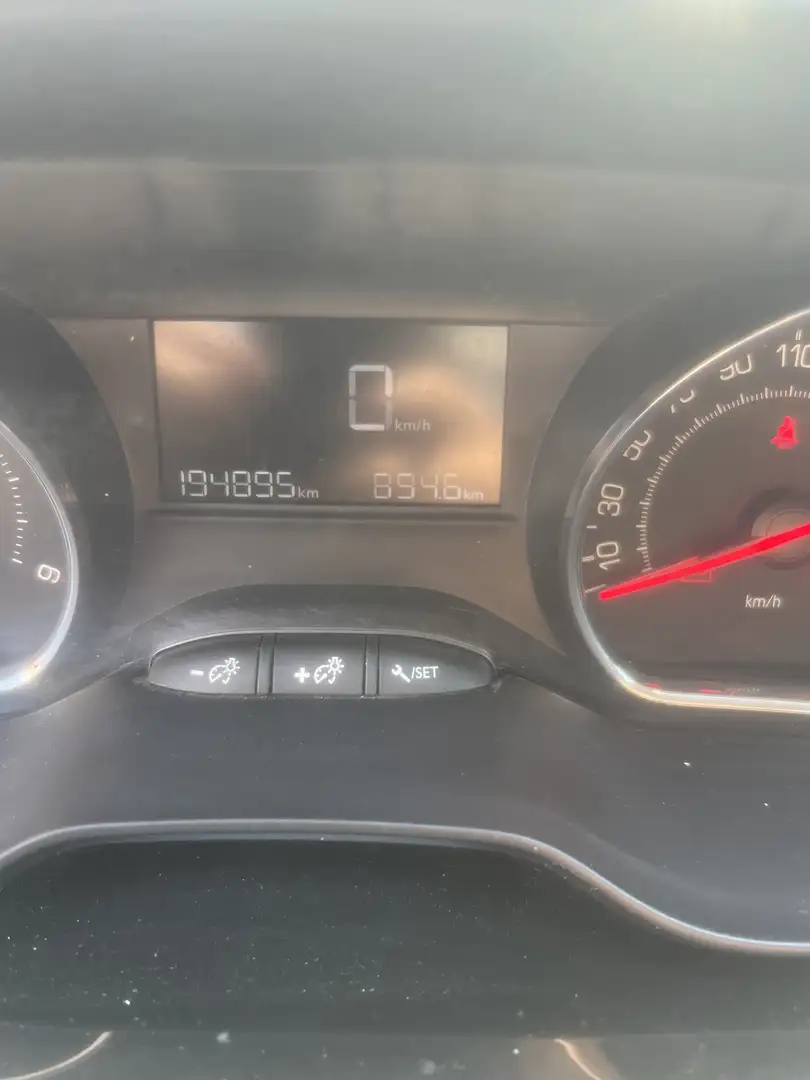 Peugeot 208 5p 1.6 e-hdi 8v Allure s&s - 2
