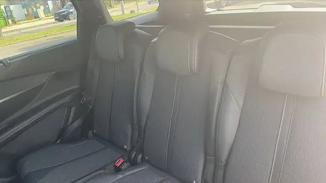 Peugeot 5008 view 9
