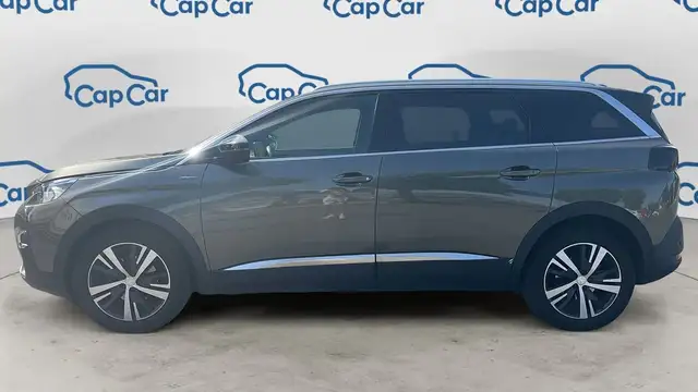 Peugeot 5008 view 2
