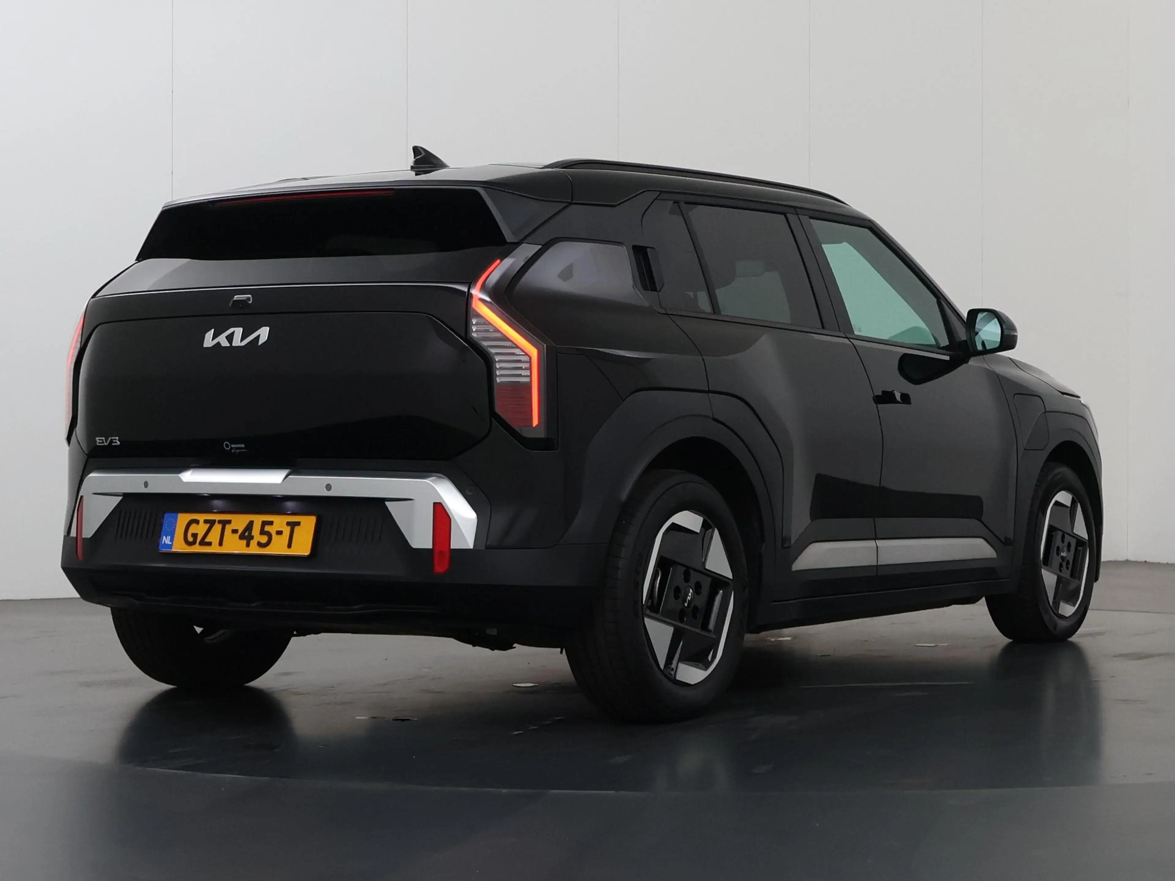 Kia EV3 Plus 58.3 kWh | Camera | DAB | Apple CarPlay/Andro — photo 2