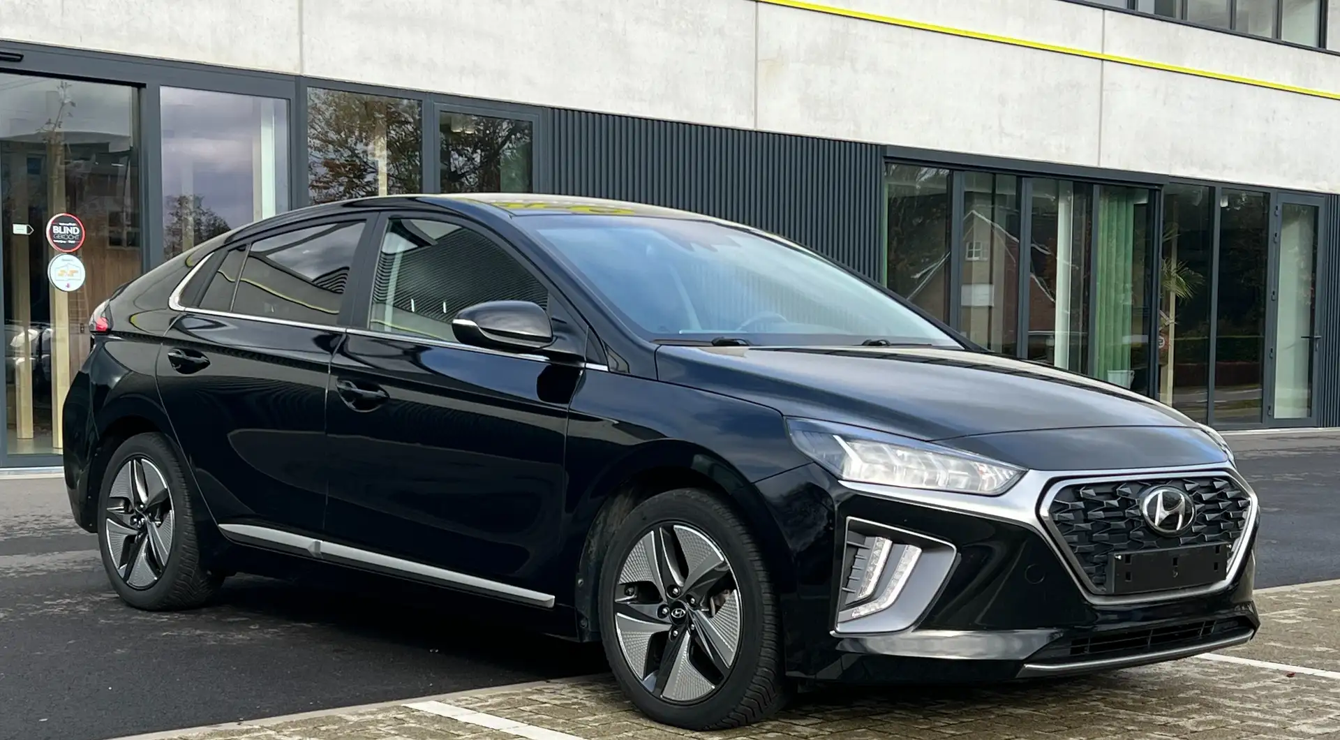 Hyundai IONIQ IONIQ Hybrid 1.6 GDI FEEL CAMERA 13.000 NETTO+VAT Zwart - 1