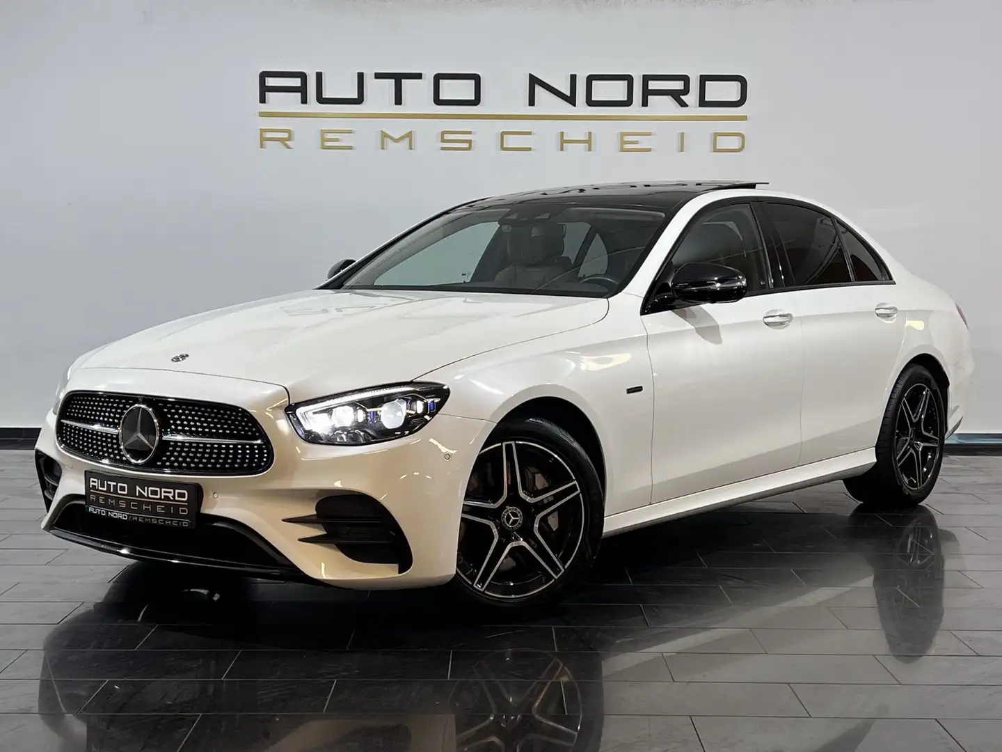 Mercedes-Benz E 300 Blanc - 1