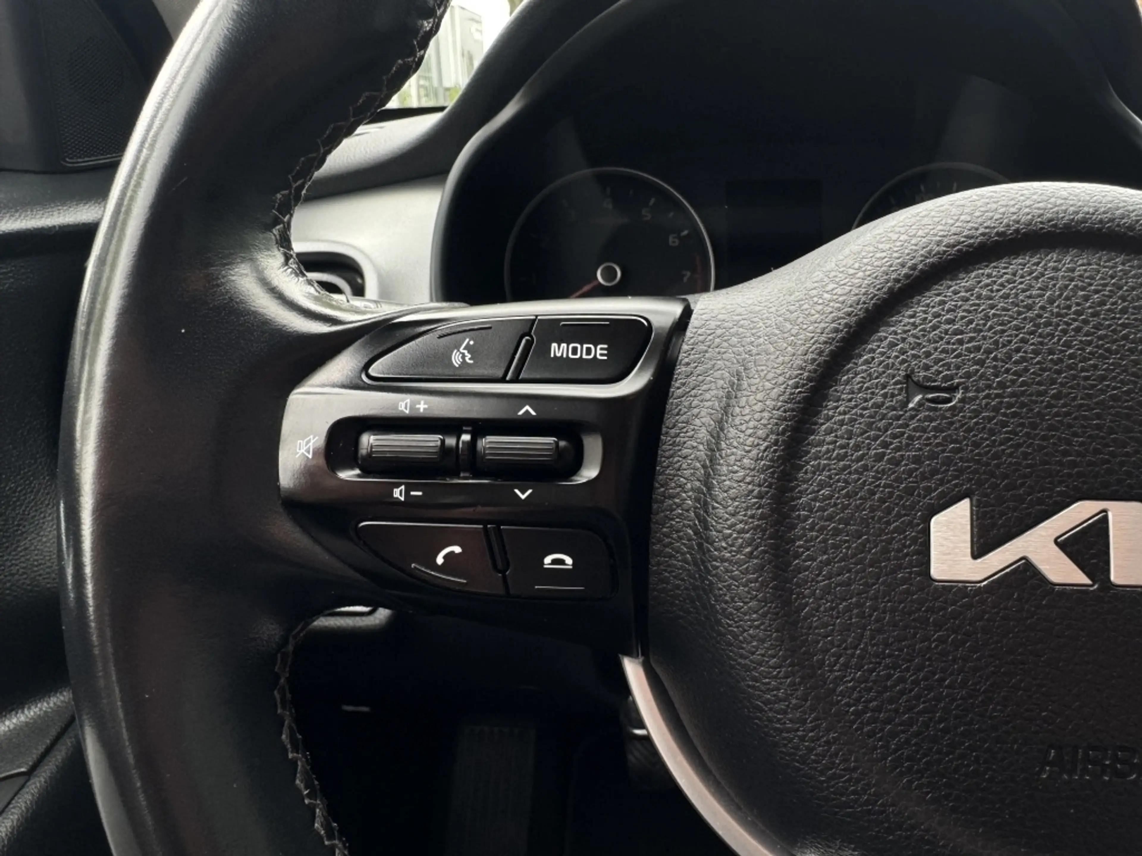 Kia Stonic 1.0 T-GDi MHEV Dyn L — photo 13