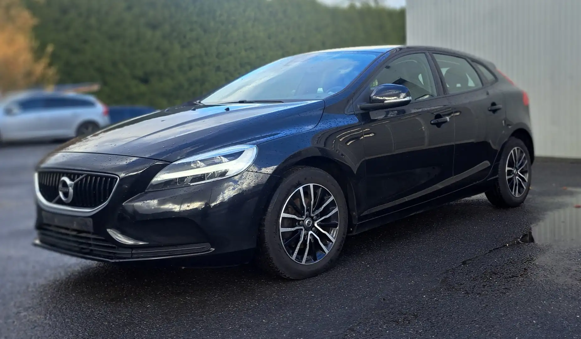 Volvo V40 V40 2.0 D2 Black Edition AdBlue (EU6d-TEMP) Zwart - 1