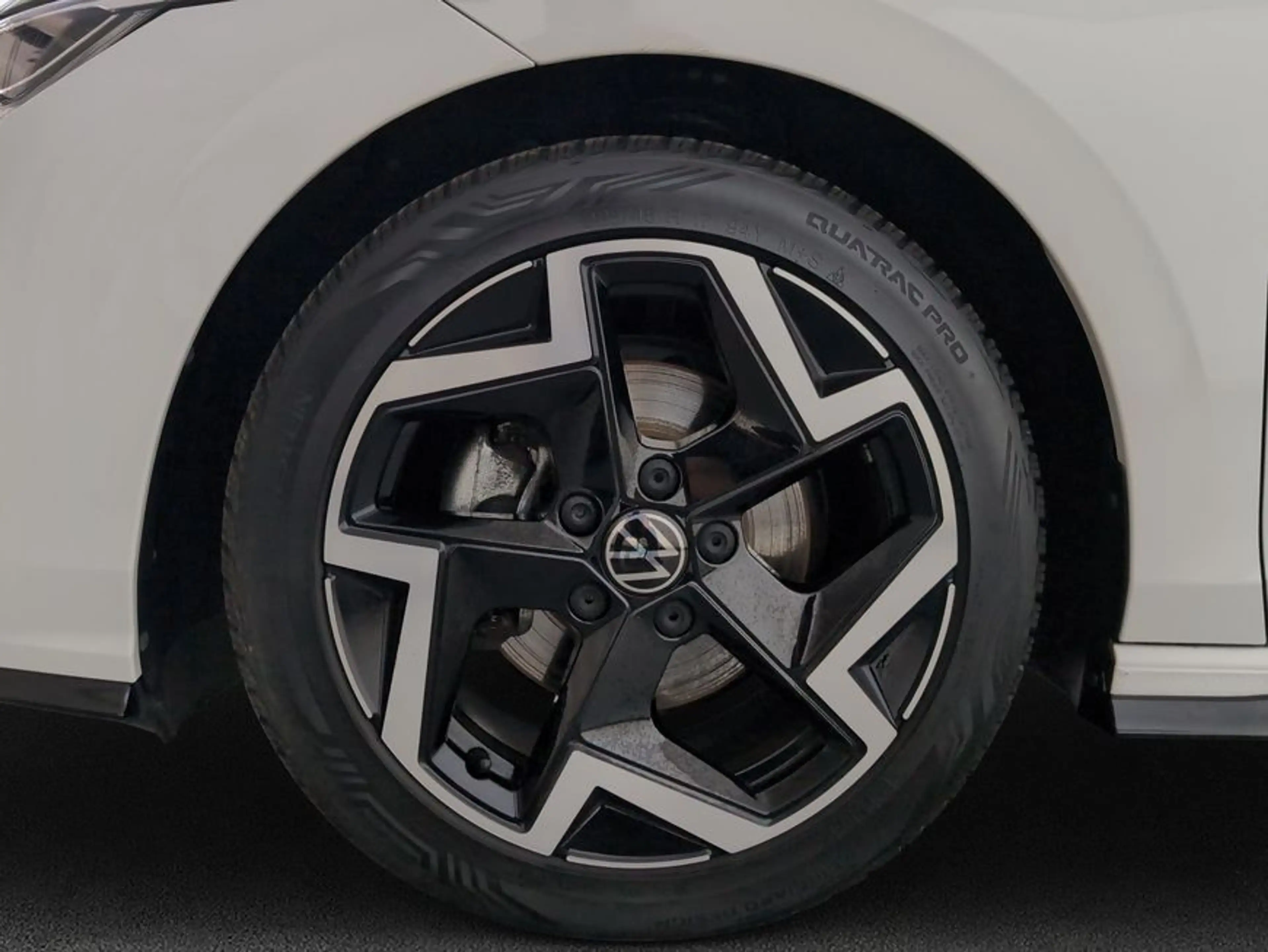 Volkswagen Golf Variant Variant 1.5 eTSI OPF DSG R-Line LED+SHZ+PDC — photo 4