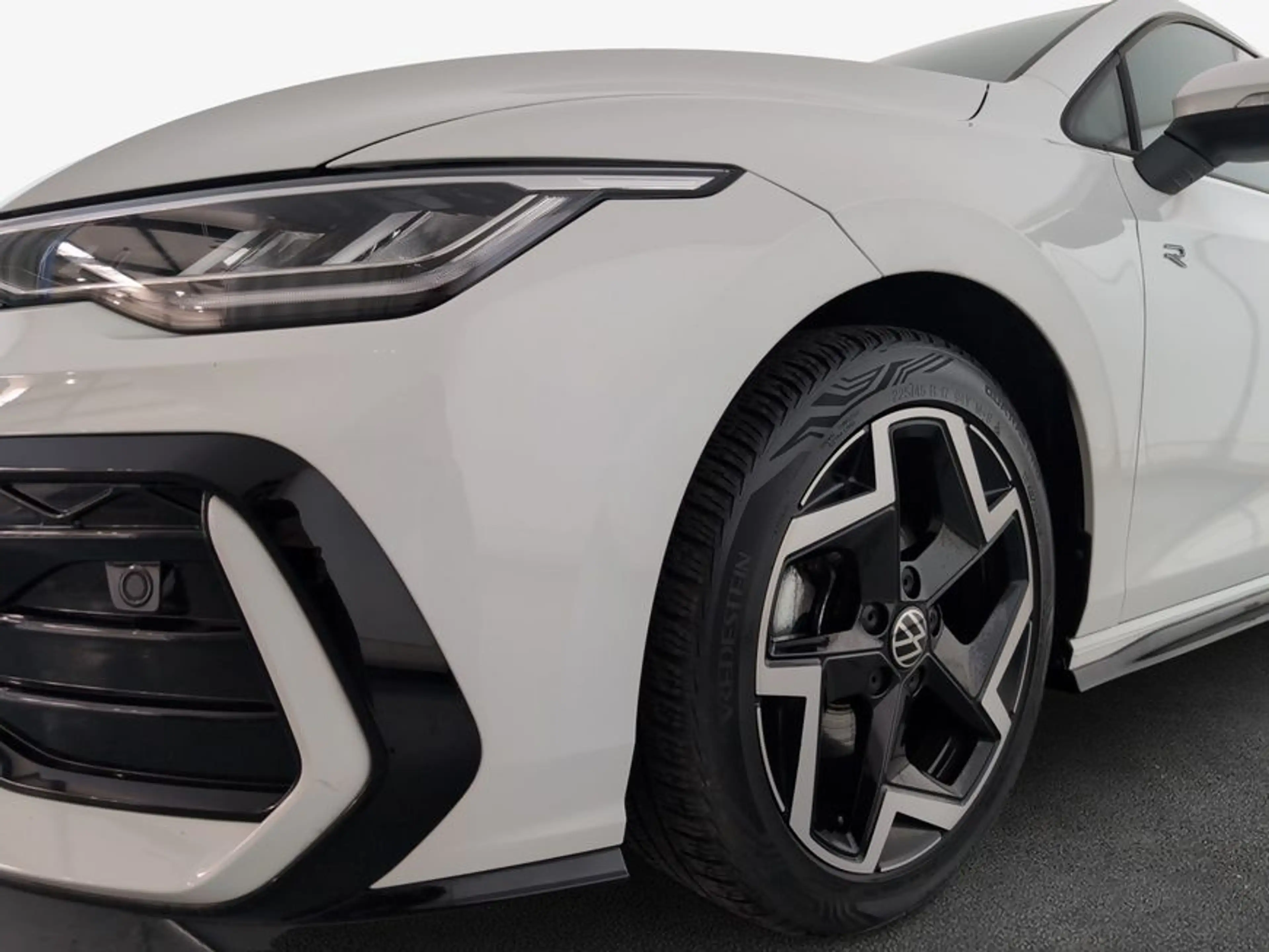 Volkswagen Golf Variant Variant 1.5 eTSI OPF DSG R-Line LED+SHZ+PDC — photo 3