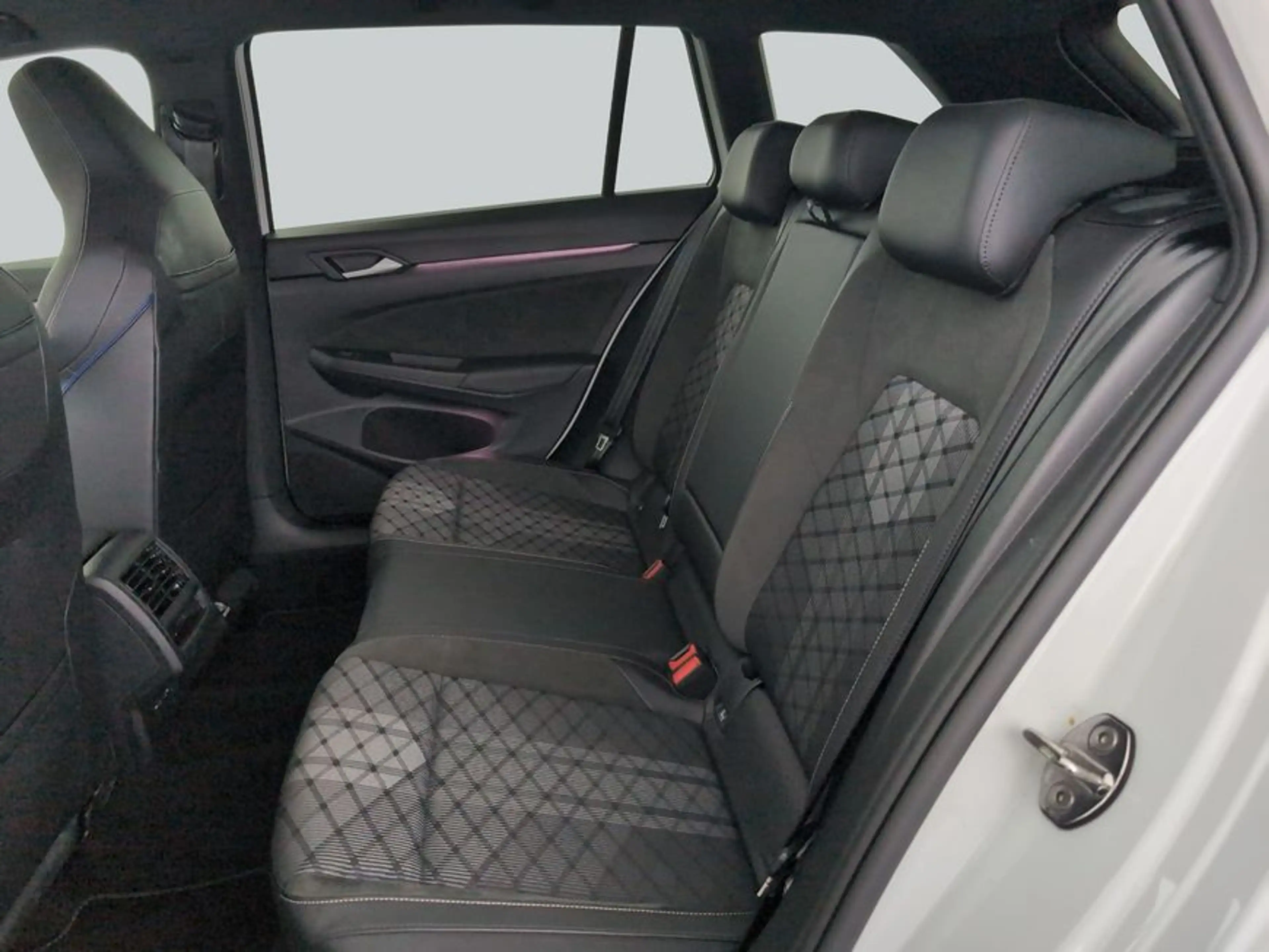 Volkswagen Golf Variant Variant 1.5 eTSI OPF DSG R-Line LED+SHZ+PDC — photo 8