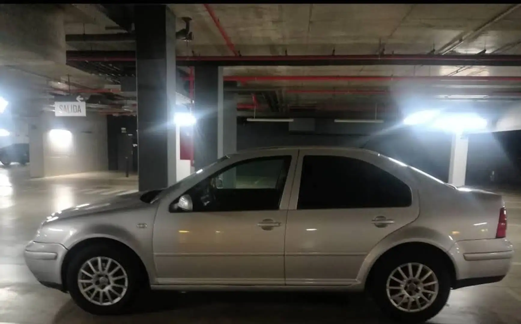 Volkswagen Bora Bora 1.9TDI Trendline 110 Trendline Plateado - 2