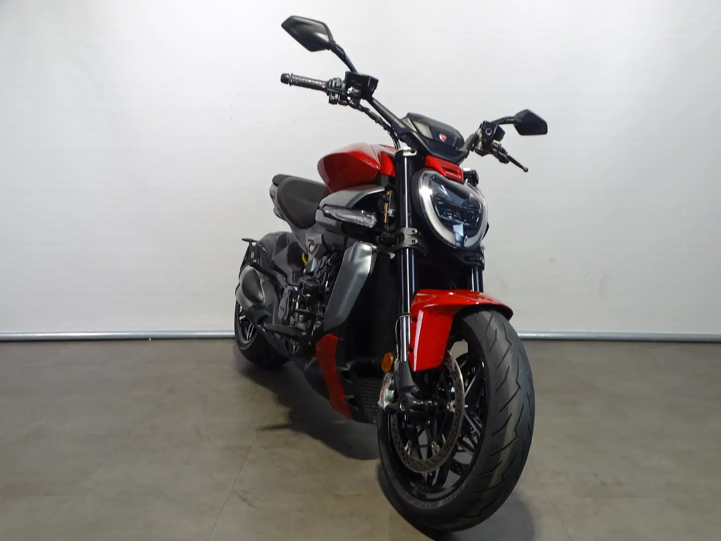 Ducati XDiavel V4 Piros - 2