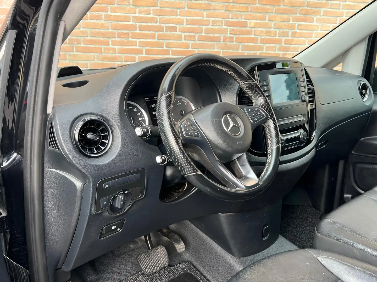 Mercedes-Benz Vito 114CDI 136PK 9G-Tronic Lang / 2.500kg Trekhaak / D Zwart - 2