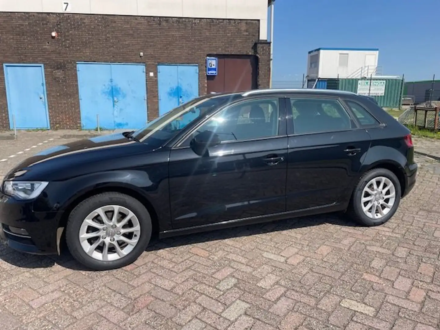 Audi A3 1.4 TFSI Ambit. PL S Zwart - 2