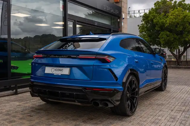 Lamborghini Urus view 7