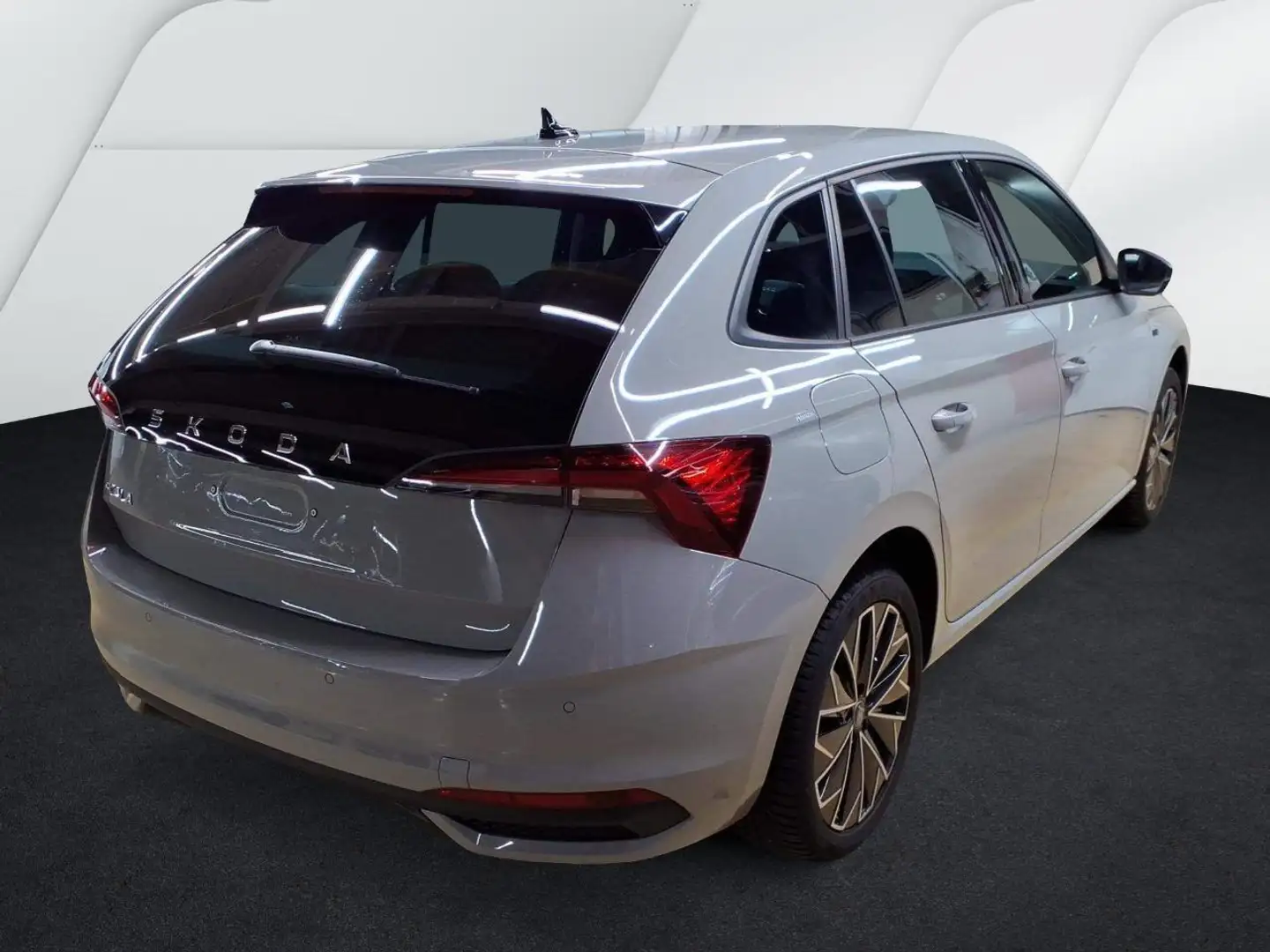 Skoda Scala 1.0 TSI DSG Tour Grau - 2