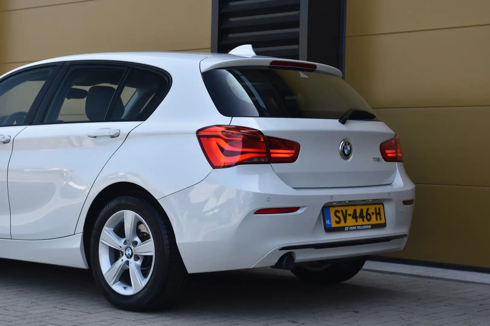 BMW 118 1-serie 118i Executive * Sportline * LED * Trekhaa Blanc - 2