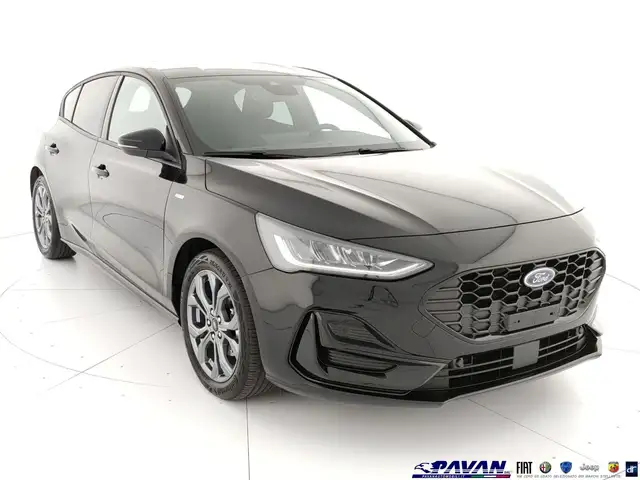 Ford Focus view 3