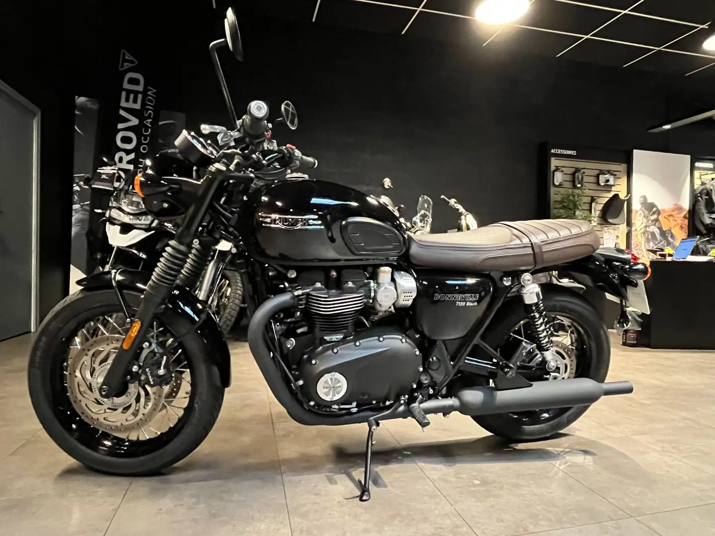 Triumph Bonneville T120 - 1