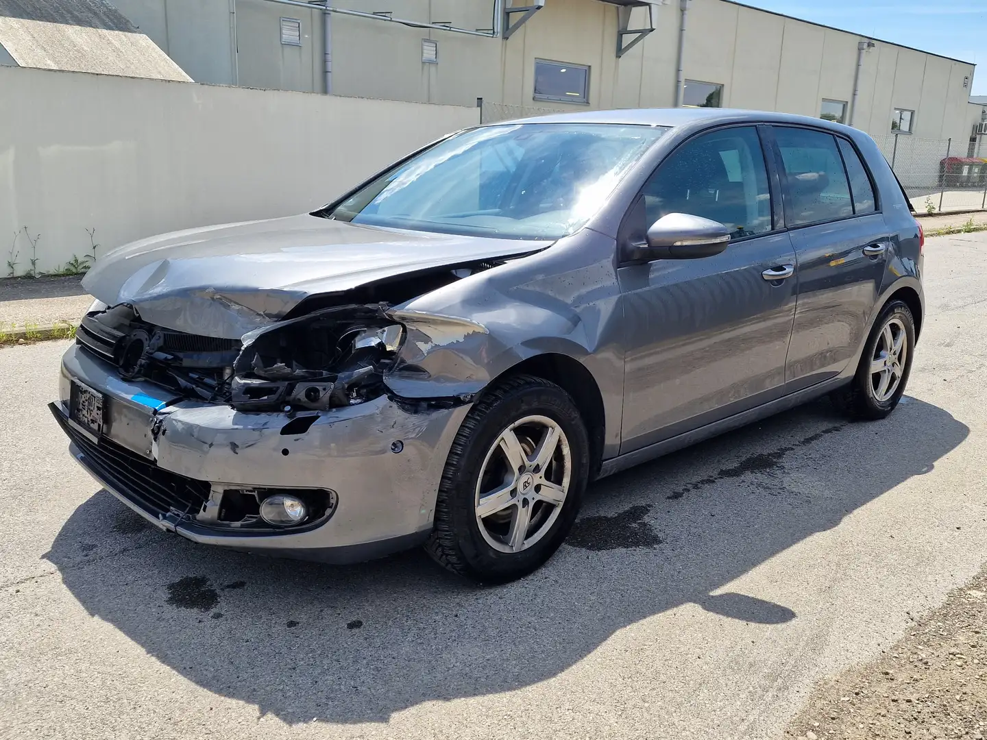 Volkswagen Golf Trendline 1,6 TDI DPF Navi,Sitzheizung,Tempomat Grijs - 1