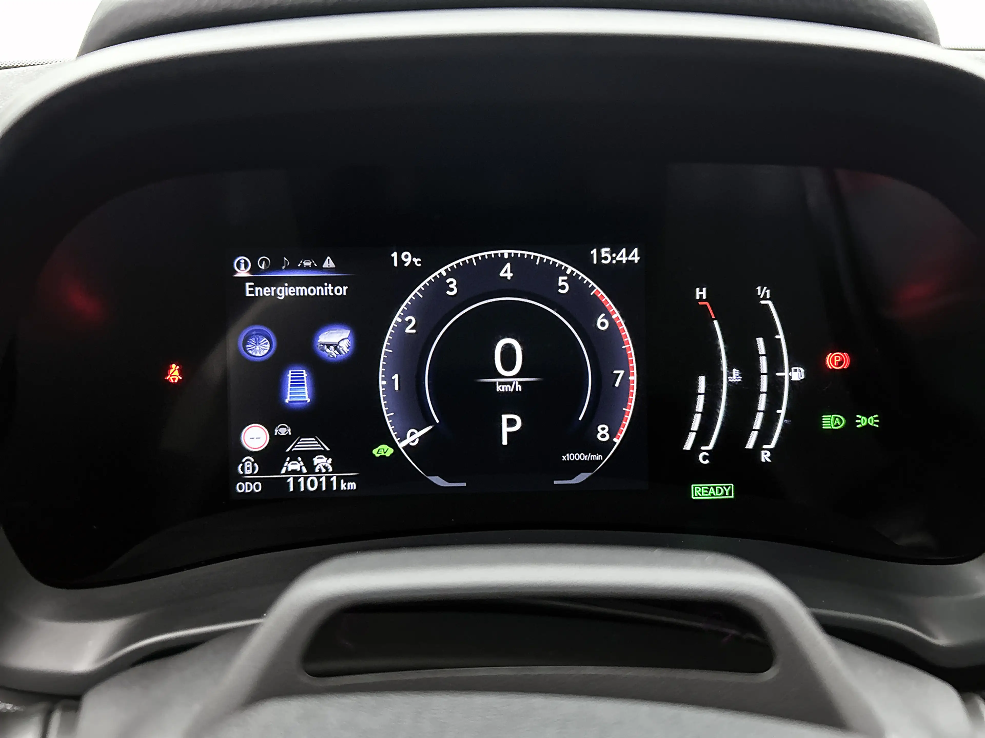 Lexus LBX Emotion 2WD — photo 5