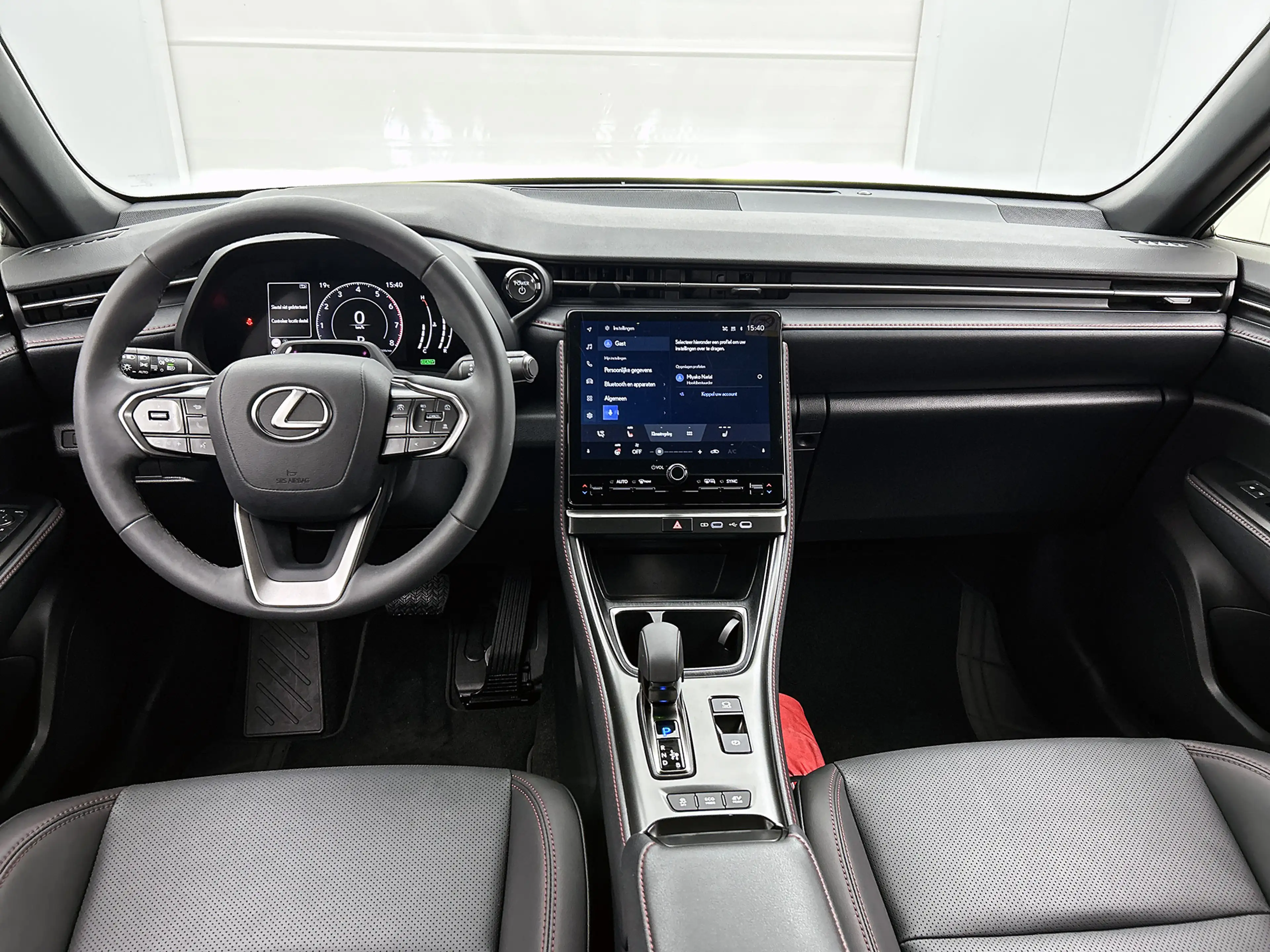 Lexus LBX Emotion 2WD — photo 4